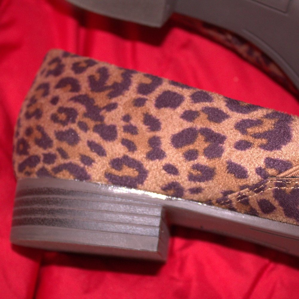 Easy Street Peace Leopard Super Suede NIB 7, 7.5, 8, 9 / Mediums and Narrows - Picture 9 of 14